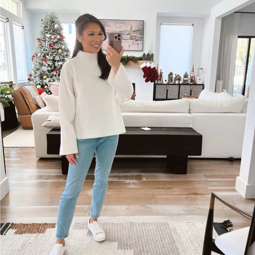 Aritzia Merino Wool Turtleneck in Whisper White - Picture 5 of 9